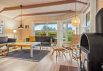 Lyst sommerhus med sauna – kun 600 meter fra stranden (billede 5)
