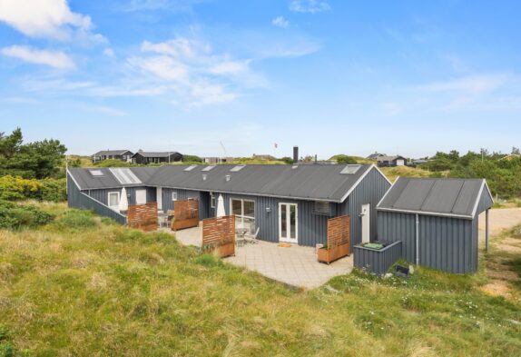 Strandnahes Ferienhaus mit Whirlpool und Sauna für 8 Gäste