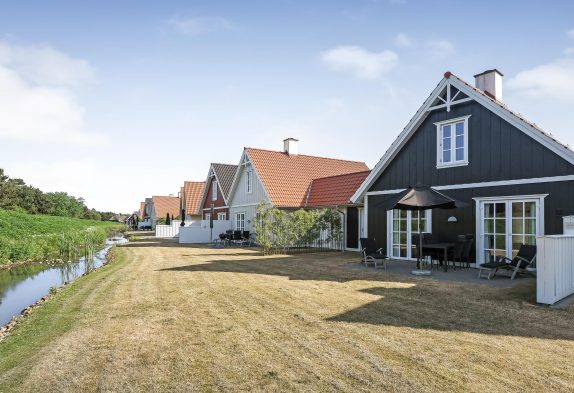 Lækkert feriehus i Blåvand med central og strandnær beliggenhed
