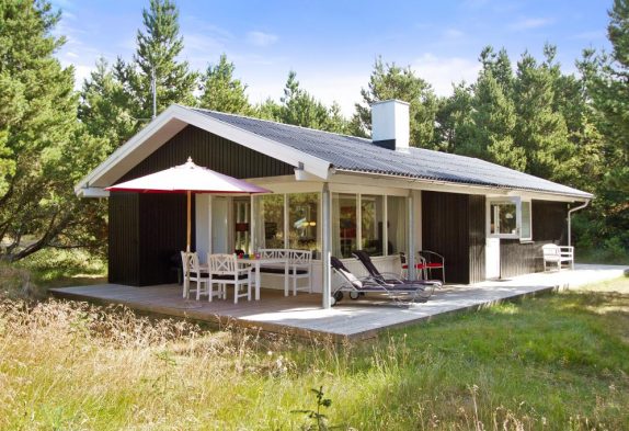 Gemütliches Sommerhaus mit Kaminofen in idyllischer Lage
