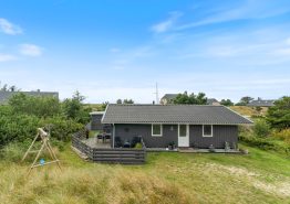 Hyggeligt sommerhus med indhegnet terrasse og infrarød sauna