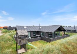Femstjernet ferie i Blåvand med udespa, sauna og aktivitetsrum