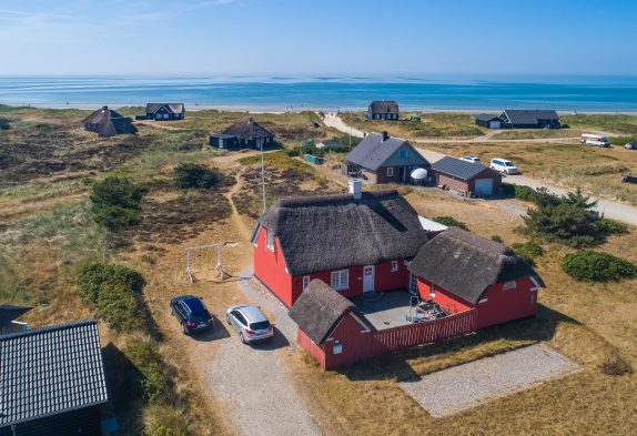 Reetgedecktes Ferienhaus mit Extras in strandnaher Lage