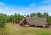 Sommerhus med rolig beliggenhed og brændeovn på stor grund (billede 1)