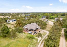 Renoveret feriehus i Blåvand med spa, sauna og udendørs spabad