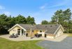 Feriehus med sauna, spa og attraktiv beliggenhed tæt på hav og by (billede 1)