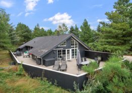 Familienferienhaus mit Pool und Whirlpool und Aussensauna