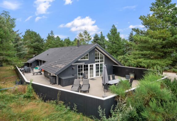 Familienferienhaus mit Pool und Whirlpool und Aussensauna