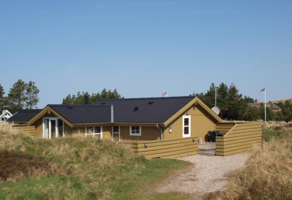 Ferienhaus mit Sauna und nah am Zentrum von Blåvand