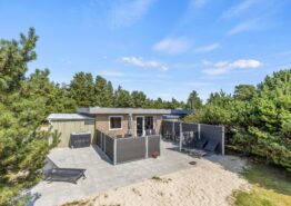 Hyggeligt sommerhus med central beliggenhed i Blåvand. Kat. nr.:  60137, Fyrgården 33;