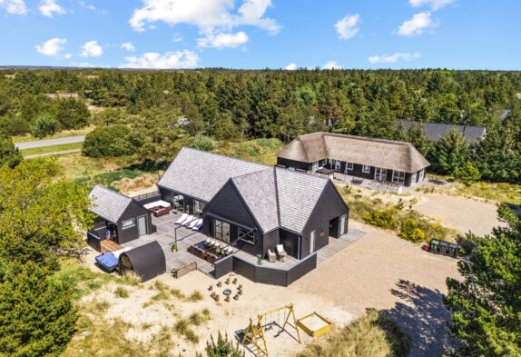 10-personers luksussommerhus med 6 badeværelser i Blåvand