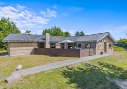 Edles Ferienhaus mit Pool, Sauna und Whirlpool in Blåvand