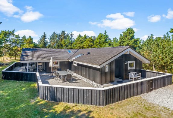 Geräumiges Ferienhaus in Blåvand, Sauna, Whirlpool, geschlossene Terrasse