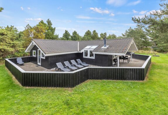 Stort feriehus i Blåvand med sauna, spabad og lukket terrasse