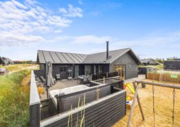 Modernes Aktivitätshaus mit Aussenwhirlpool und Sauna in Blåvand