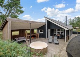 Modernes Ferienhaus, zentral gelegen, Aussensauna