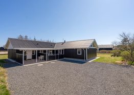 Moderniseret aktivitetshus med sauna og spa til 8 personer