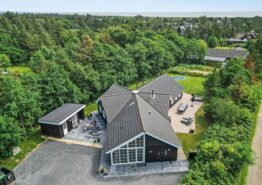 Großes, schönes Poolhaus in Blåvand für 10 Personen mit Pool, Sauna und Whirlpool