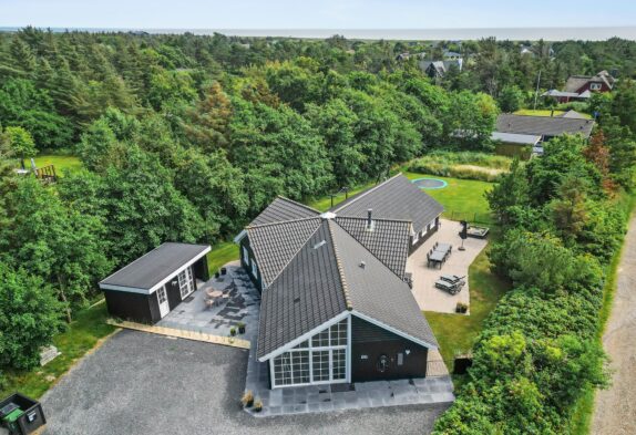 Großes, schönes Poolhaus in Blåvand für 10 Personen mit Pool, Sauna und Whirlpool