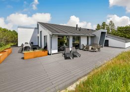 Tolles Poolhaus für 14 Personen auf großem Naturgrundstück