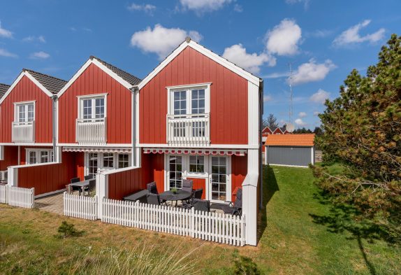 Skønt rækkehus i hjertet af Blåvand med både sauna og spa