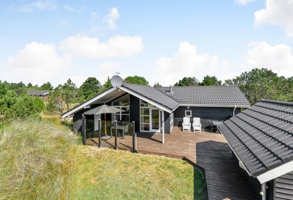 Indbydende sommerhus i Blåvand kun få minutters gang fra centrum