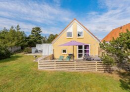 Gemütliches Ferienhaus mit Sauna und Whirlpool, zentral in Blåvand