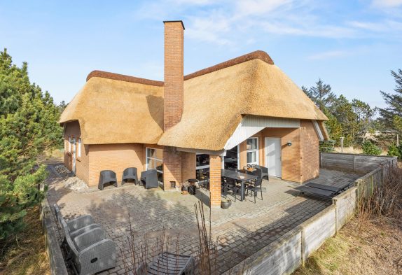 Gepflegtes Ferienhaus in Sackgassenlage, 1 Hund – 400 m Strand