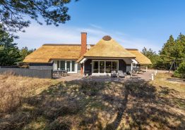 Renoveret poolhus til 8 personer i Blåvand med sauna og spa