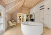 Renoveret poolsommerhus med spabad, sauna og indhegnet grund (billede 17)