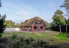 Solides Ferienhaus unter Reet mit Sauna und Whirlpool. Kat. nr.:  60249, Karl Postsvej 7;