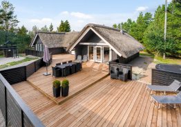 Lækkert poolhus  i Blåvand med udespa, spabad og sauna