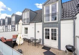 Ferielejlighed med terrasse, spabad og sauna i hjertet af Blåvand