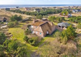 Großes Poolhaus in Toplage – nur 200 m zum Strand – in Blåvand. Kat. nr.:  60268, Sønder-Vasevej 22;