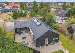 Modernes Ferienhaus mit Außenküche in Blåvand