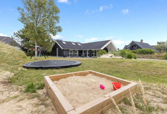 Moderne sommerhus med spa, sauna og aktivitetsrum i Blåvand