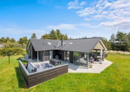 Lækkert sommerhus med sauna, udespa, udebruser og stor terrasse