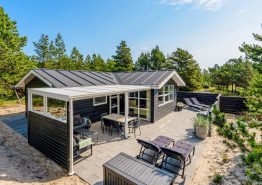 Lyst sommerhus med brændeovn til 4 personer i Blåvand. Kat. nr.:  60337, Horns Bjerge 26;