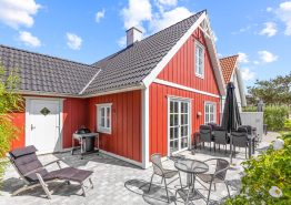 Skønt sommerhus med spabad på central beliggenhed i Blåvand