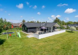 Ferienhaus mit Aktivitätsraum, Whirlpool und Sauna in Blåvand
