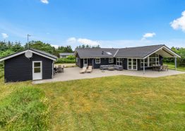 Dejligt sommerhus i Blåvand med spabad og sauna