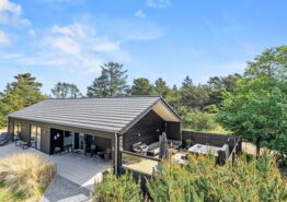 Exklusives Ferienhaus mit Außenwhirlpool mitten in Blåvand. Kat. nr.:  60349, Kallesmærskvej 6A;