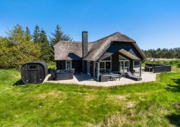 Modernes Aktivitätshaus mit Wellness im Freien in wunderschöner Umgebung