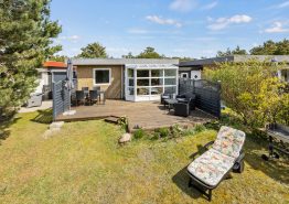 Hyggeligt sommerhus med varmepumpe og ugeneret have