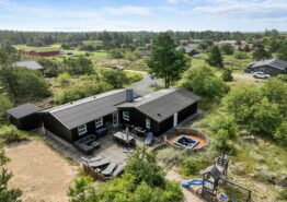 Skønt sommerhus med swimmingpool, udespa og sauna i Blåvand