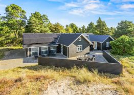 Aktivitätshaus mit Whirlpool, Sauna und Pool in schöner Umgebung. Kat. nr.:  60362, Søren Gades Mark 3;