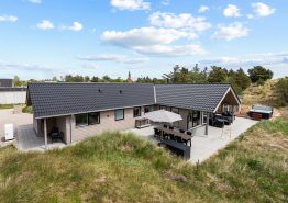 Femstjernet sommerhus med spa, sauna, udespa og udesauna