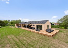 Fünf Sterne Ferienhaus in Blåvand mit Außenwhirlpool