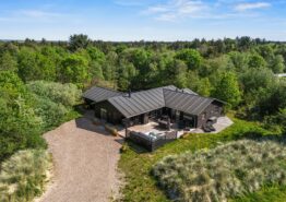 Centralt beliggende feriehus med pool, sauna & dampkabine