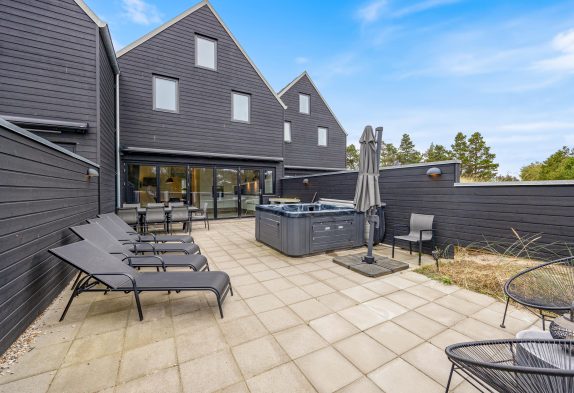 Fünf Sterne Ferienhaus mit Außenwhirlpool – Infrarotsauna in Blåvand